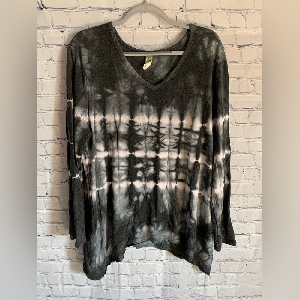 GreenTea Black/White Tie Dye Tunic